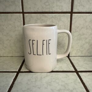 White Ceramic Mug with 'SELFIE' Text